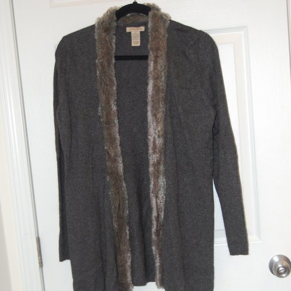 Vertical Design Women's Medium Grey Sweater W/ Faux Fur Collar & Trim - Picture 4 of 10